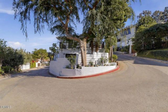 2001 Kenilworth Avenue, Los Angeles, CA 90039