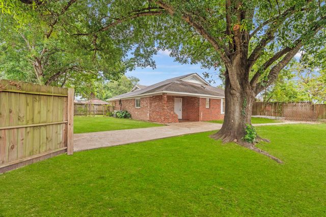 10102 Valley Breeze Drive, Houston, TX 77078