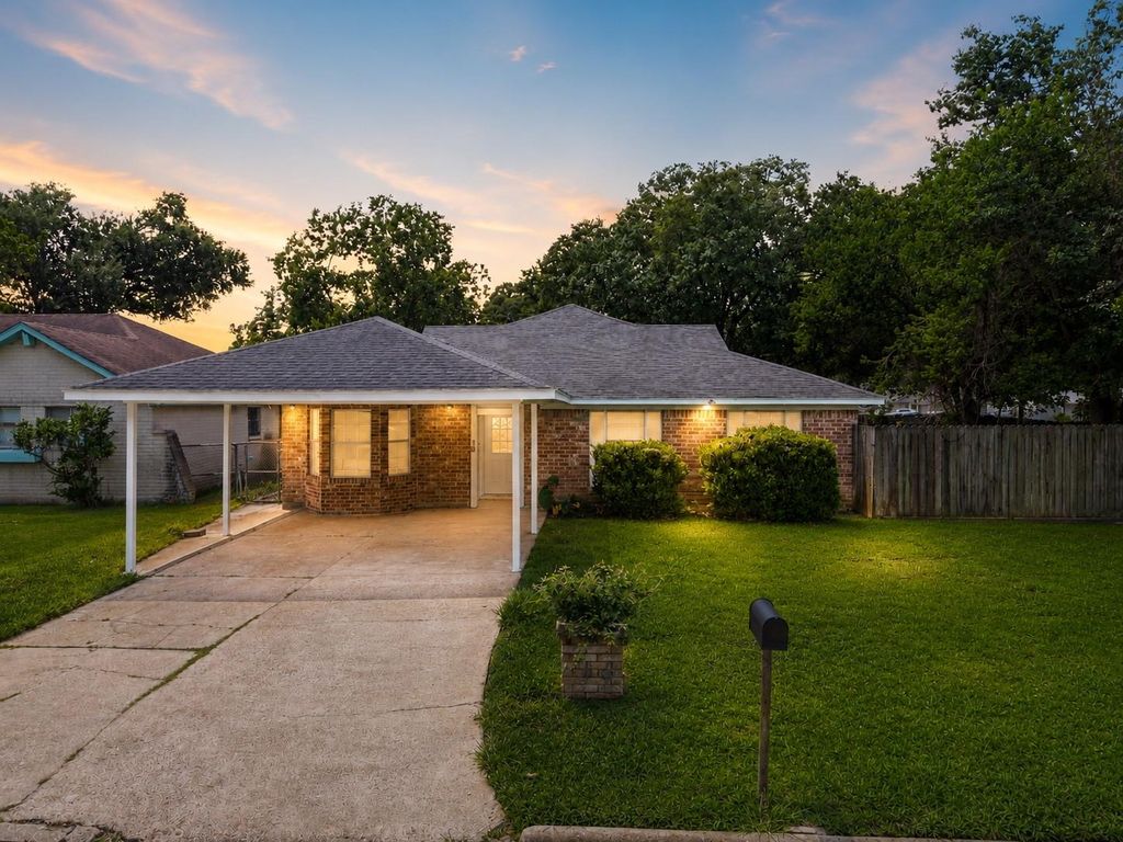10102 Valley Breeze Drive, Houston, TX 77078