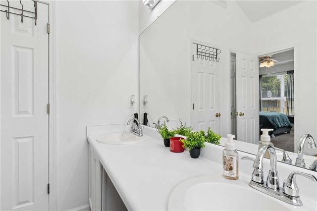 5076 Huntcrest Drive SW, Mableton, GA 30126