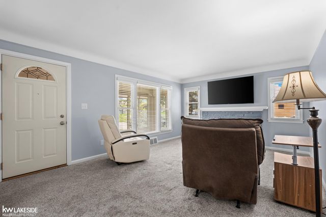 21215 E 11 Mile Road, St Clair Shores, MI 48081