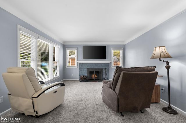 21215 E 11 Mile Road, St Clair Shores, MI 48081