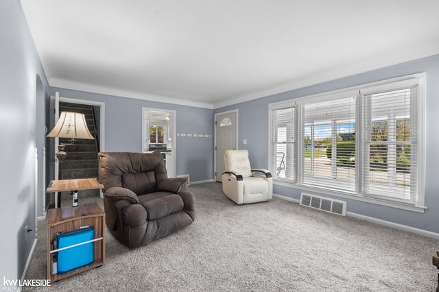 21215 E 11 Mile Road, St Clair Shores, MI 48081