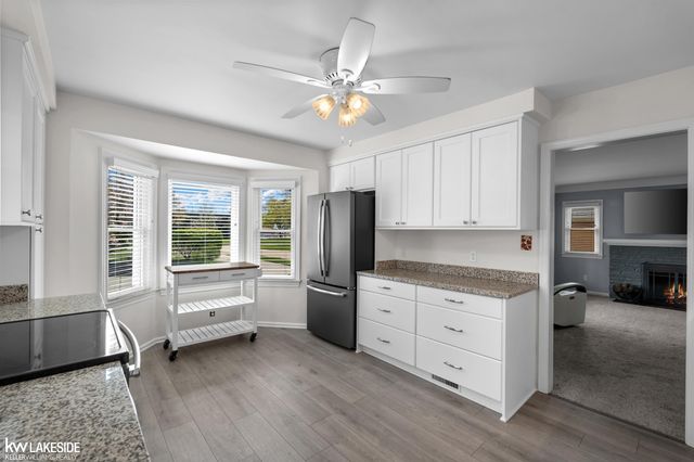 21215 E 11 Mile Road, St Clair Shores, MI 48081