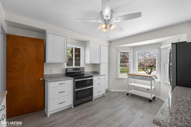 21215 E 11 Mile Road, St Clair Shores, MI 48081