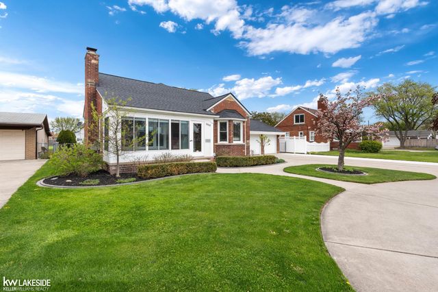 21215 E 11 Mile Road, St Clair Shores, MI 48081