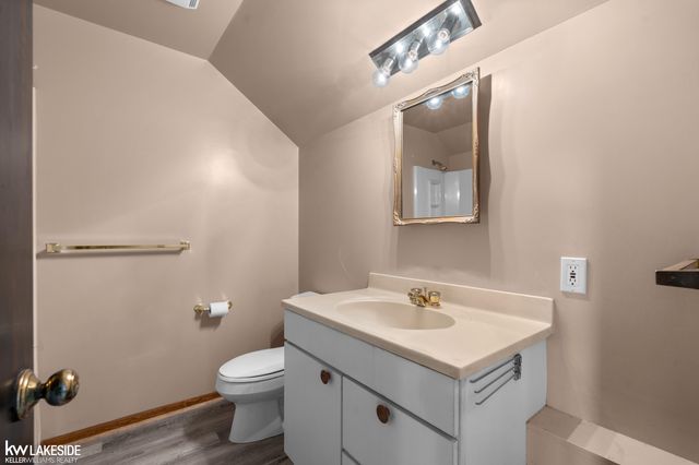21215 E 11 Mile Road, St Clair Shores, MI 48081