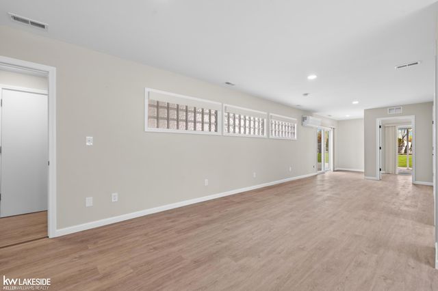 21215 E 11 Mile Road, St Clair Shores, MI 48081