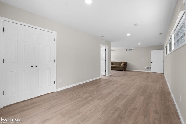 21215 E 11 Mile Road, St Clair Shores, MI 48081