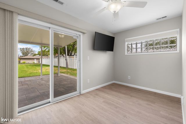 21215 E 11 Mile Road, St Clair Shores, MI 48081