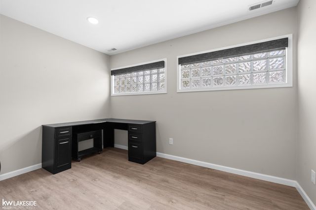 21215 E 11 Mile Road, St Clair Shores, MI 48081