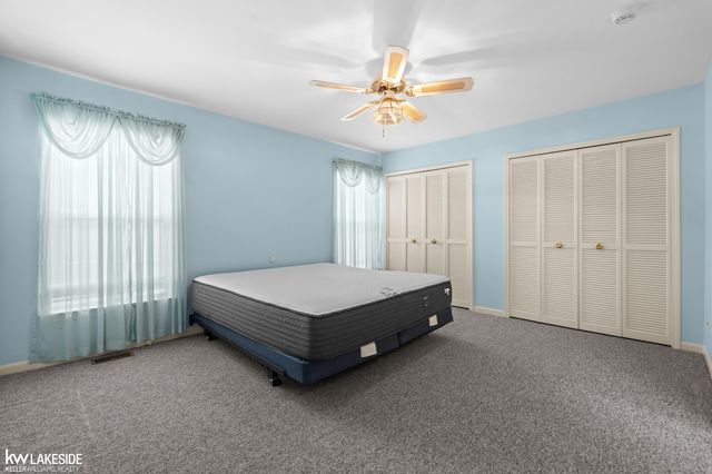 21215 E 11 Mile Road, St Clair Shores, MI 48081