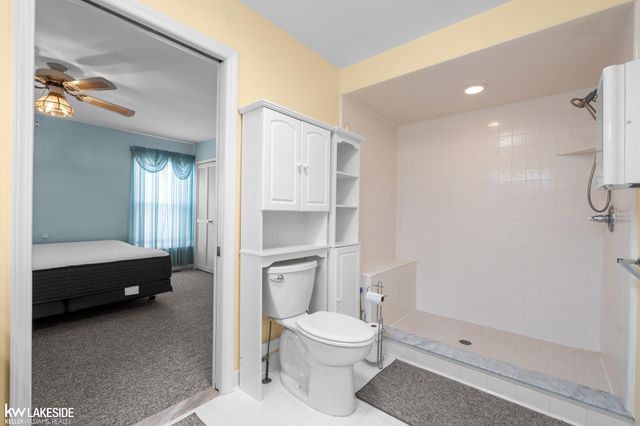 21215 E 11 Mile Road, St Clair Shores, MI 48081
