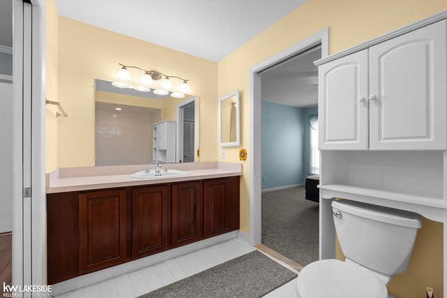 21215 E 11 Mile Road, St Clair Shores, MI 48081