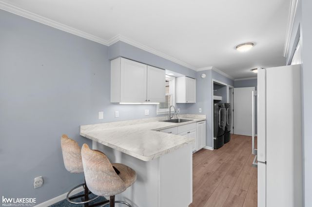 21215 E 11 Mile Road, St Clair Shores, MI 48081