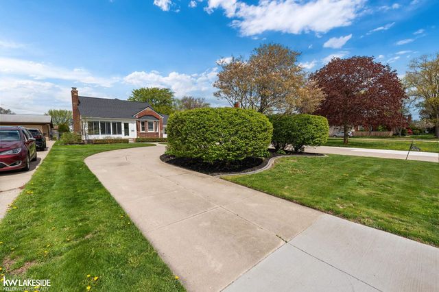 21215 E 11 Mile Road, St Clair Shores, MI 48081