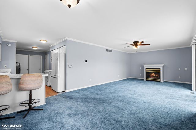21215 E 11 Mile Road, St Clair Shores, MI 48081