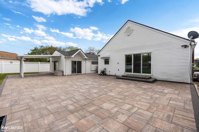 21215 E 11 Mile Road, St Clair Shores, MI 48081