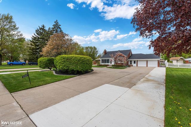 21215 E 11 Mile Road, St Clair Shores, MI 48081