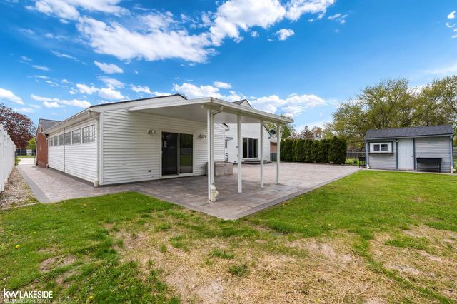 21215 E 11 Mile Road, St Clair Shores, MI 48081