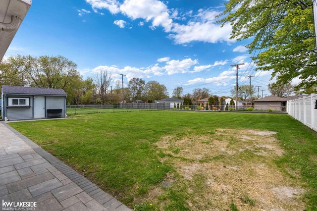 21215 E 11 Mile Road, St Clair Shores, MI 48081