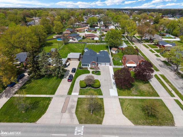 21215 E 11 Mile Road, St Clair Shores, MI 48081