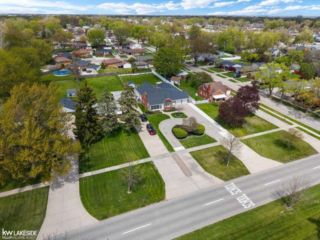 21215 E 11 Mile Road, St Clair Shores, MI 48081