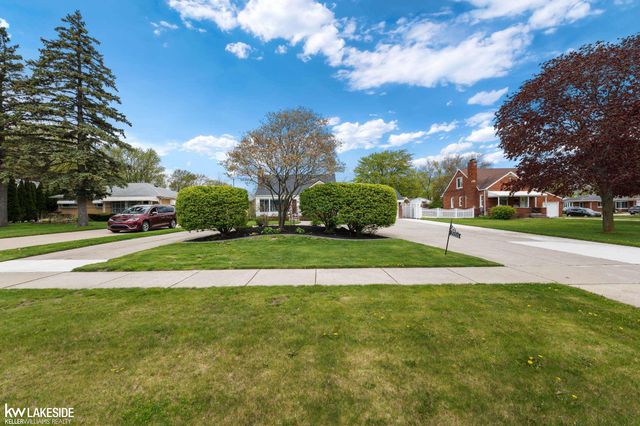 21215 E 11 Mile Road, St Clair Shores, MI 48081
