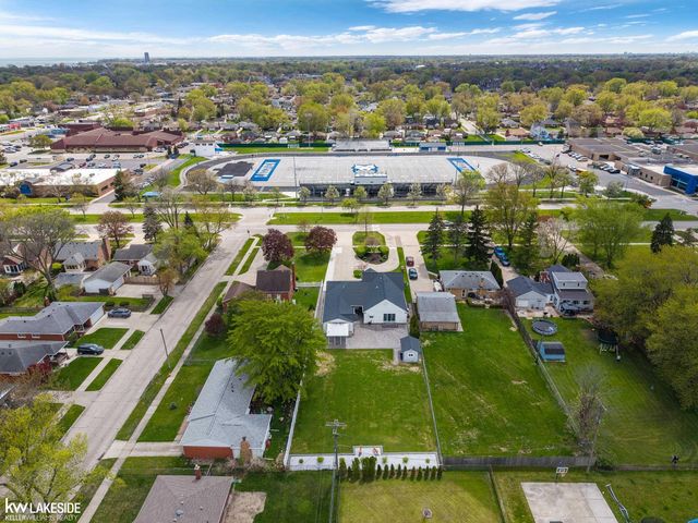 21215 E 11 Mile Road, St Clair Shores, MI 48081