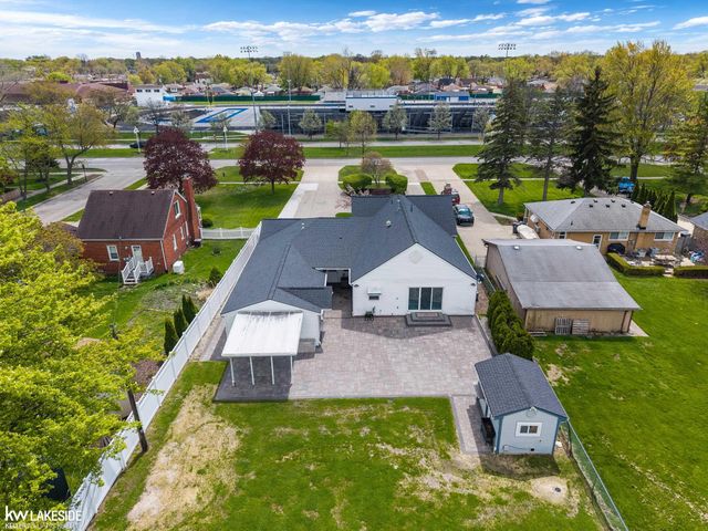 21215 E 11 Mile Road, St Clair Shores, MI 48081