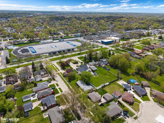 21215 E 11 Mile Road, St Clair Shores, MI 48081