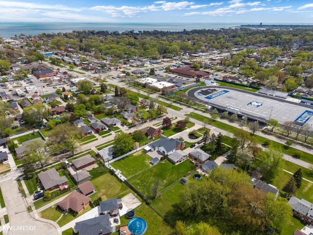 21215 E 11 Mile Road, St Clair Shores, MI 48081