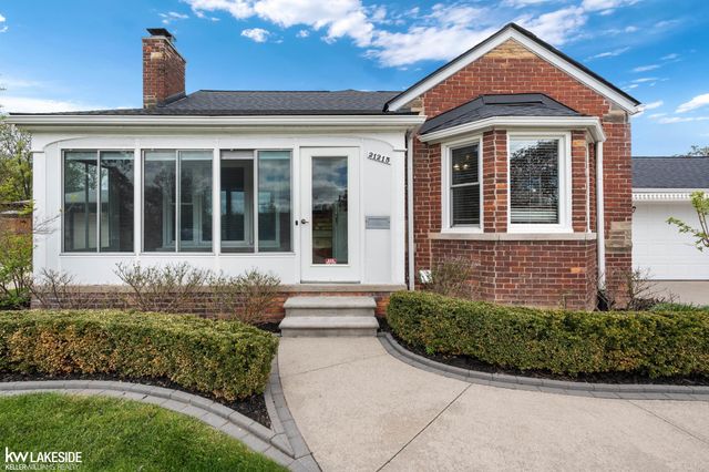 21215 E 11 Mile Road, St Clair Shores, MI 48081
