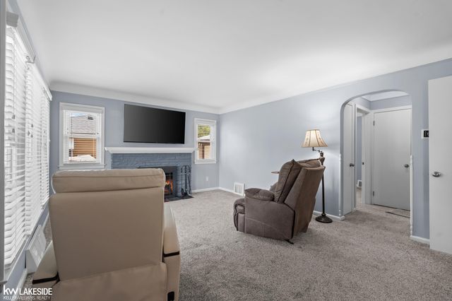 21215 E 11 Mile Road, St Clair Shores, MI 48081