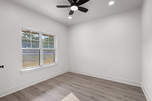 121 Jim Walter Drive, Runaway Bay, TX 76426