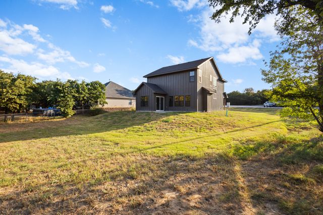 121 Jim Walter Drive, Runaway Bay, TX 76426