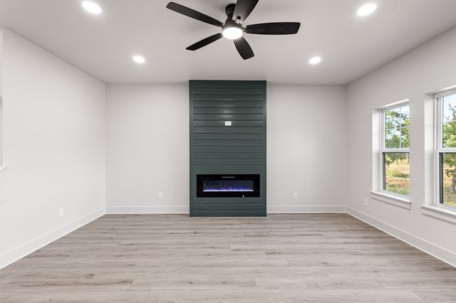 121 Jim Walter Drive, Runaway Bay, TX 76426