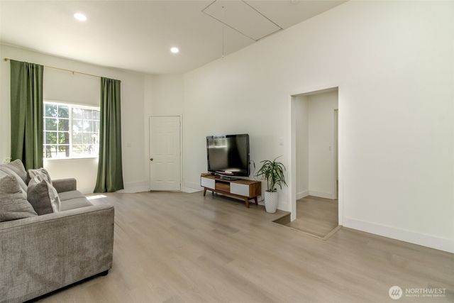 12524 Bingham Avenue E, Tacoma, WA 98446