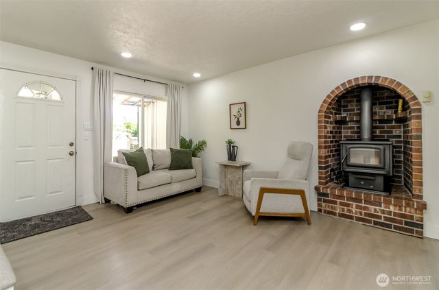 12524 Bingham Avenue E, Tacoma, WA 98446