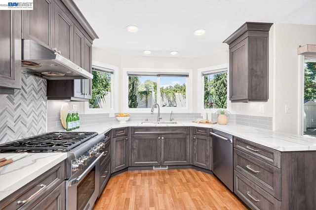 282 Del Valle Ct, Pleasanton, CA 94566