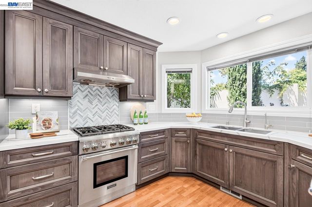 282 Del Valle Ct, Pleasanton, CA 94566