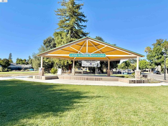282 Del Valle Ct, Pleasanton, CA 94566