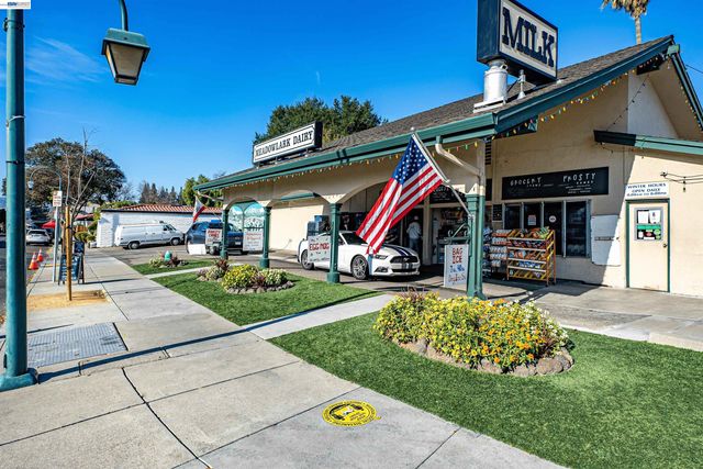 282 Del Valle Ct, Pleasanton, CA 94566