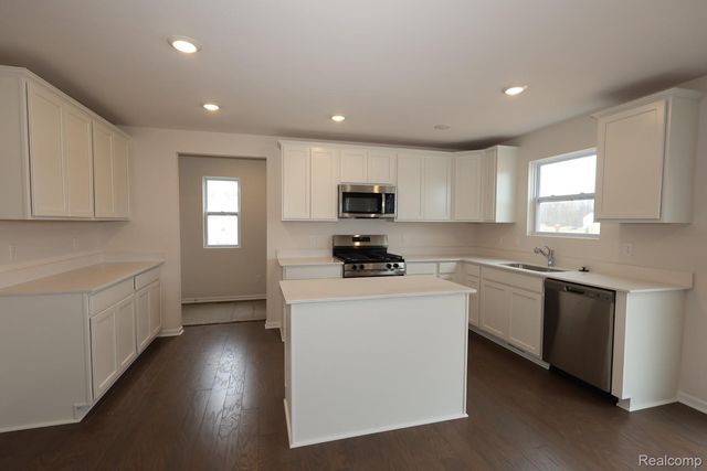 360 Hidden River W, Holly Township, MI 48442