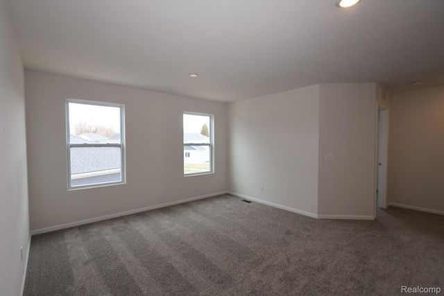 360 Hidden River W, Holly Township, MI 48442