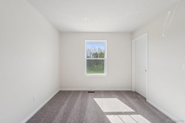 360 Hidden River W, Holly Township, MI 48442