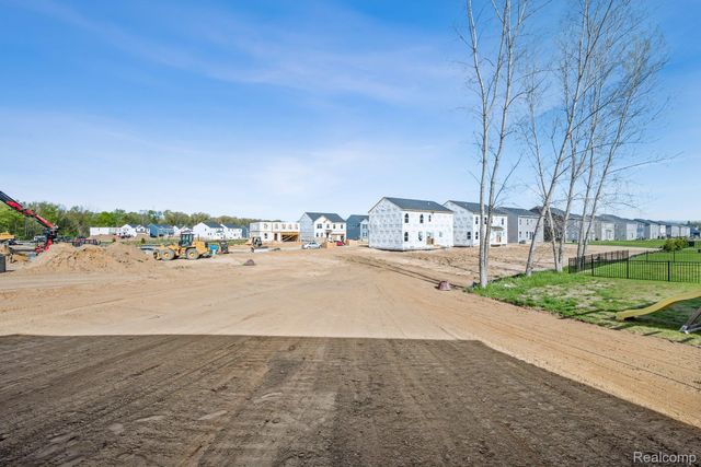 360 Hidden River W, Holly Township, MI 48442