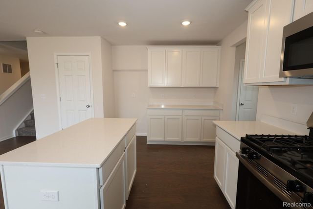 360 Hidden River W, Holly Township, MI 48442