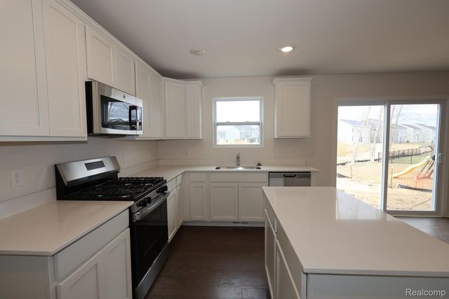 360 Hidden River W, Holly Township, MI 48442