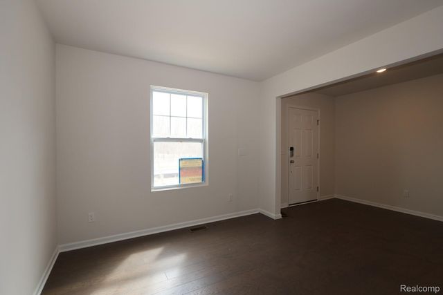 360 Hidden River W, Holly Township, MI 48442